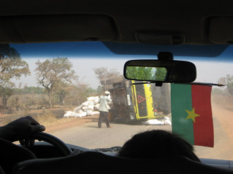 01 Le Camion Vient De Se Renverser Sur La Route